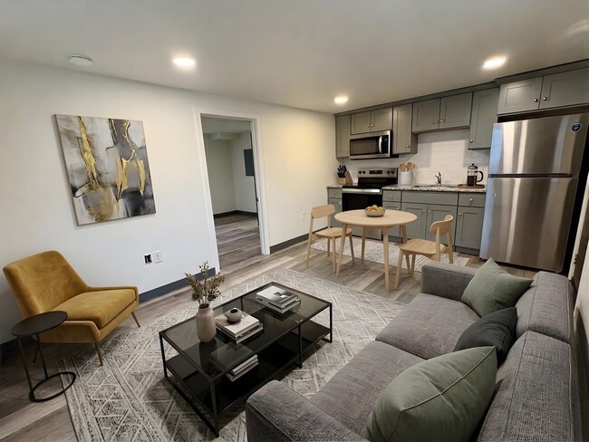 Building Photo - 202 S Lawrence St Unit Apt 1