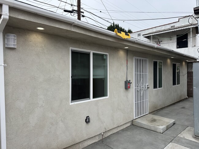 Building Photo - 2838 Live Oak St