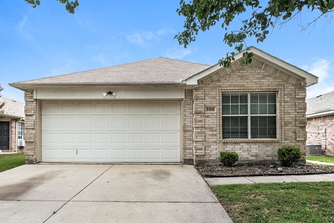 Building Photo - 1108 Boxwood Dr