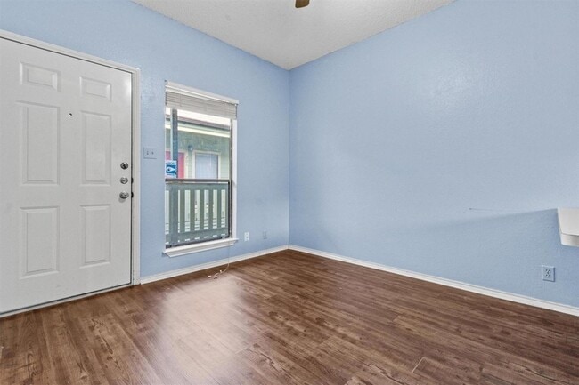 Photo - 3206 King St Unit 204