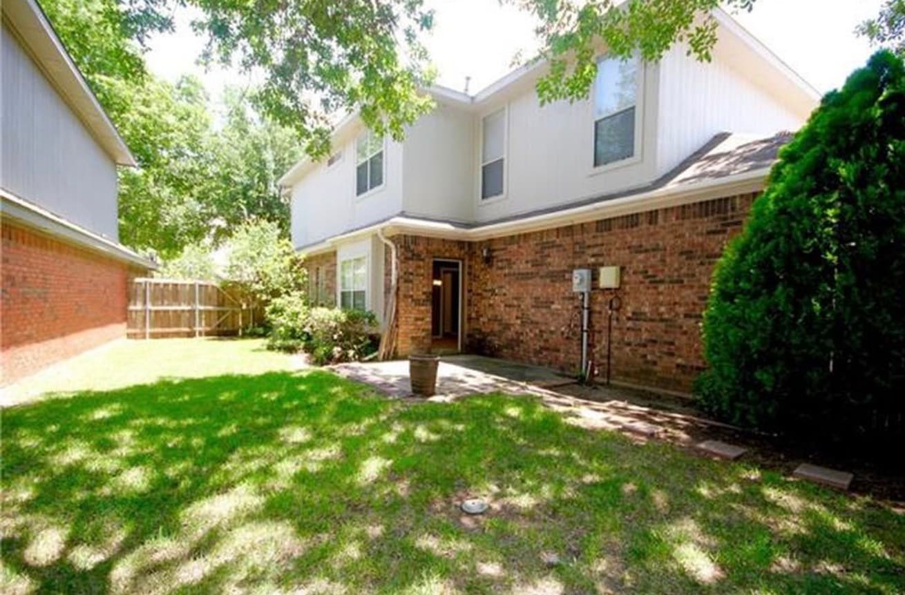 Photo - 555 Village Green Dr