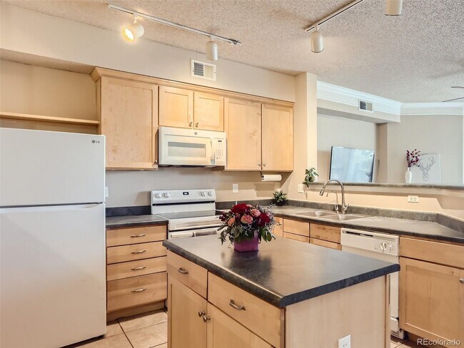 Photo - 2147 Eagle Ave