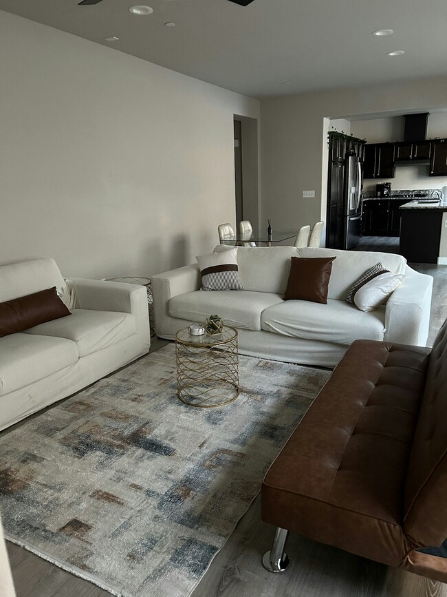 Photo - 4366 Strathmore Pl