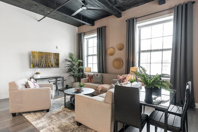 212 W Roberts Ave Unit SI ID1289453P