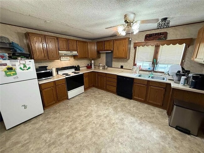 Photo - 415 W 9th St