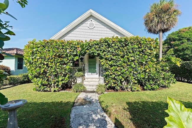 629 N Lakeside Dr