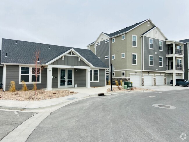 Building Photo - Beautiful Condo at Herriman Town Center! Unit E204