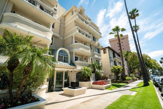 Building Photo - 114 North Doheny Drive Rental