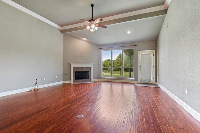 Large living room - 12170 Canterbury park dr