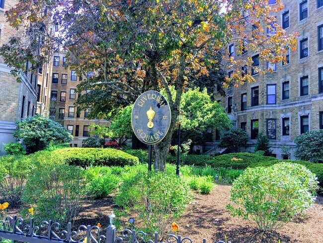 Building Photo - 122 Riverway Unit 14