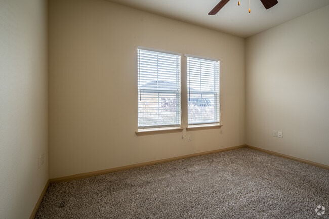 1HAB, 1BA - 777 ft² - Hamilton Crossing Senior Living 55+ Apartamentos