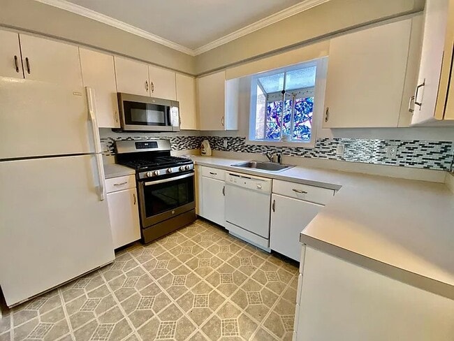 16 Chestnut Ave