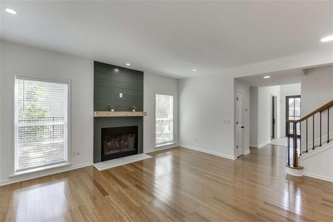 Photo - 1840 Oak Tree Hollow