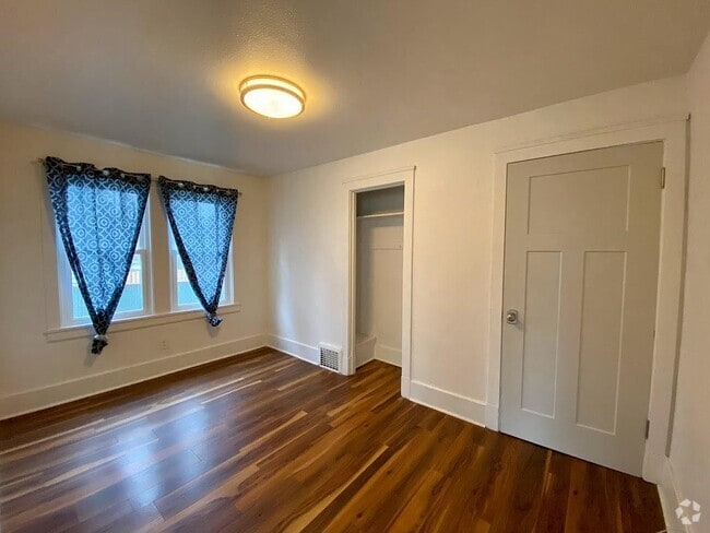 Building Photo - 1323 Park Ave Rental