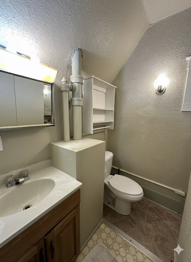 Photo - 3 Bed 1 Bath duplex close to UWEC!