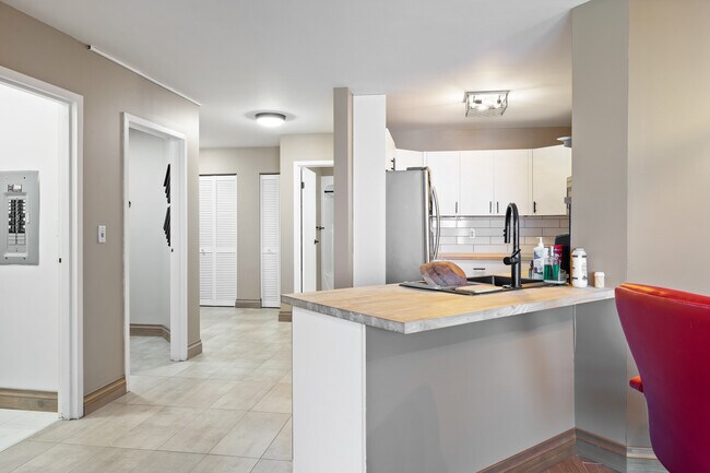 Photo - 540 Ouellette Ave