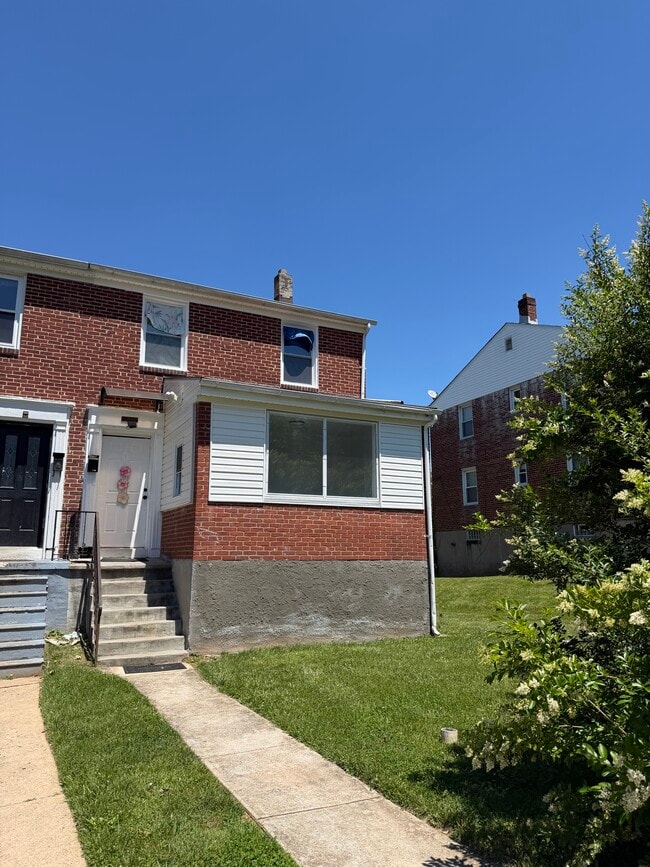 Building Photo - 5717 Simmonds Ave Unit 1