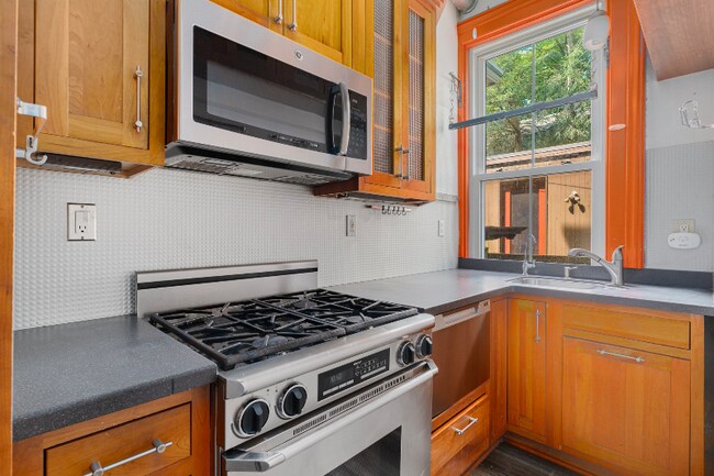 Photo - 77 Lloyd Ave Unidad A