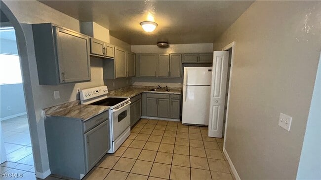 Building Photo - 4721 24th St SW Rental