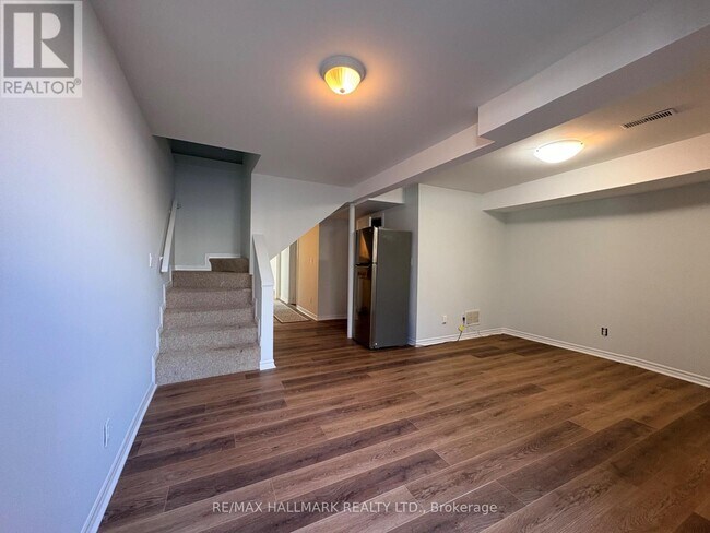 Photo - 70 Eileen Ave