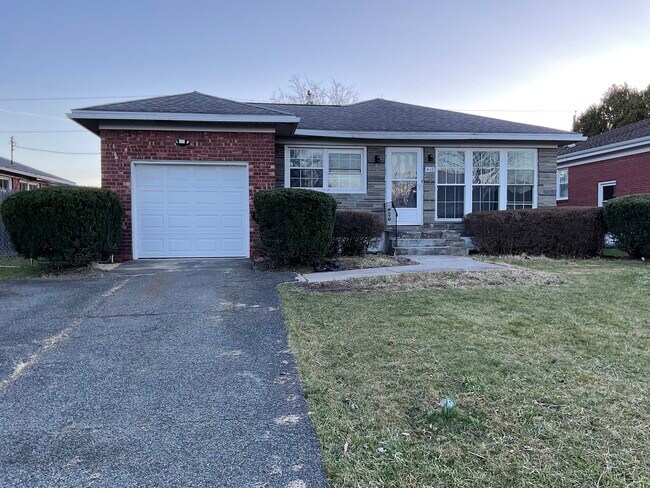 Photo - 416 Hackett Blvd