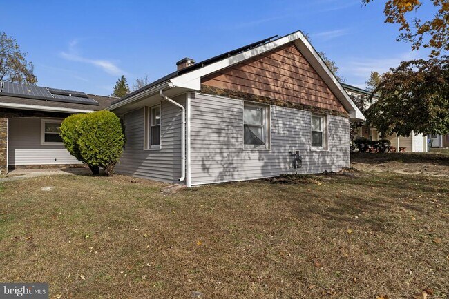 5 Burgess Ln