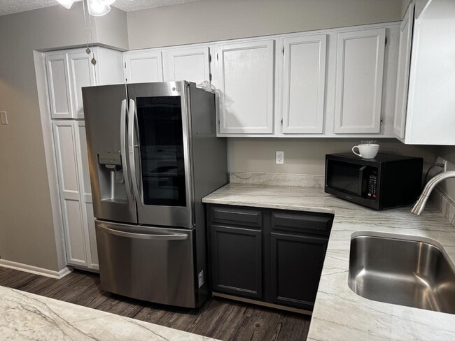 Photo - 408 Adam St NW