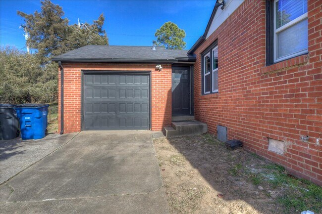 Photo - 1223 E 31st St