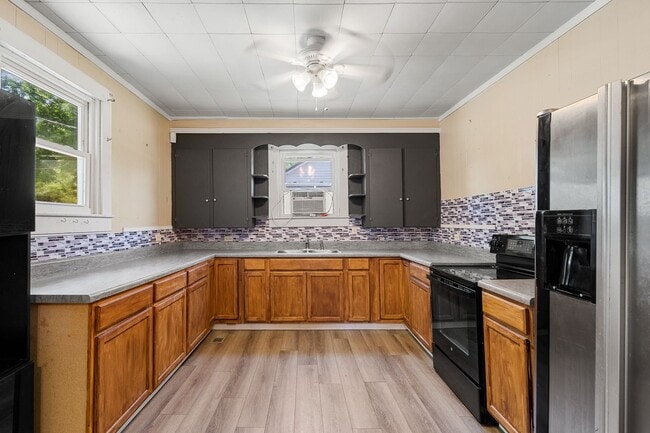 Photo - 902 Pickens St