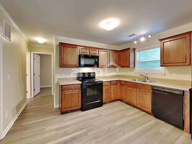 Photo - 111 Chadford Pl