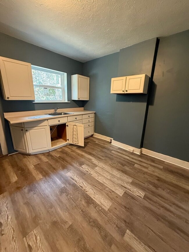 Photo - Charming 2-Bedroom Townhome in Lincoln-Lar...