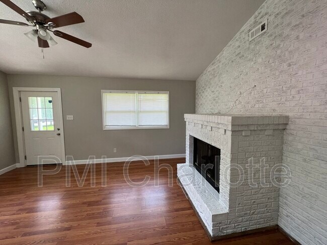 Photo - 1100 Vickery Dr