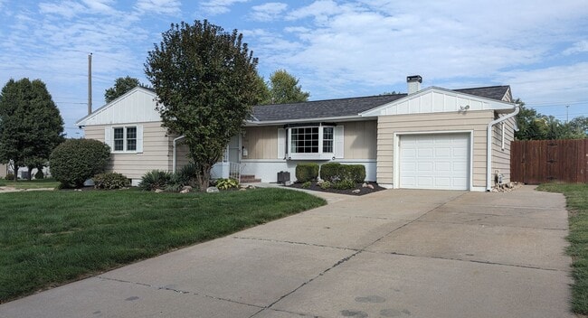 Building Photo - 1216 Robin Dr