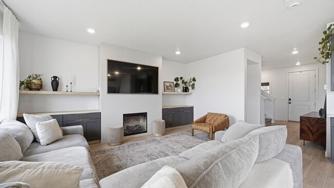Building Photo - 328 W Snowberry Dr