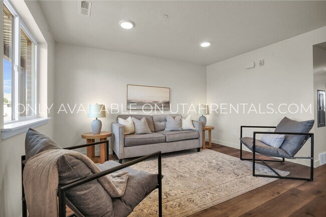 Photo - 456 W Main St