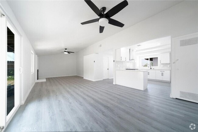 Building Photo - 5321 Elmwood Rd Rental
