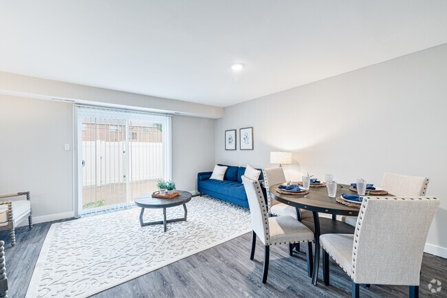 Dining Area - Crystal Lakes Apartments