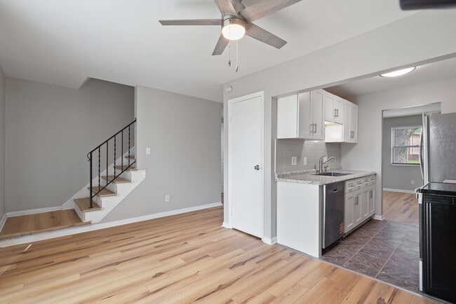 Building Photo - 3027-3029 Rotunda Ct S Unit 3027 Rotunda Court South Rental
