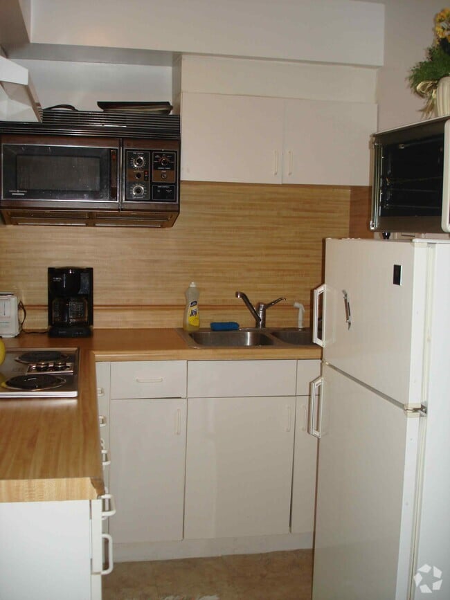 Building Photo - 1261 Esplanade Ave Rental