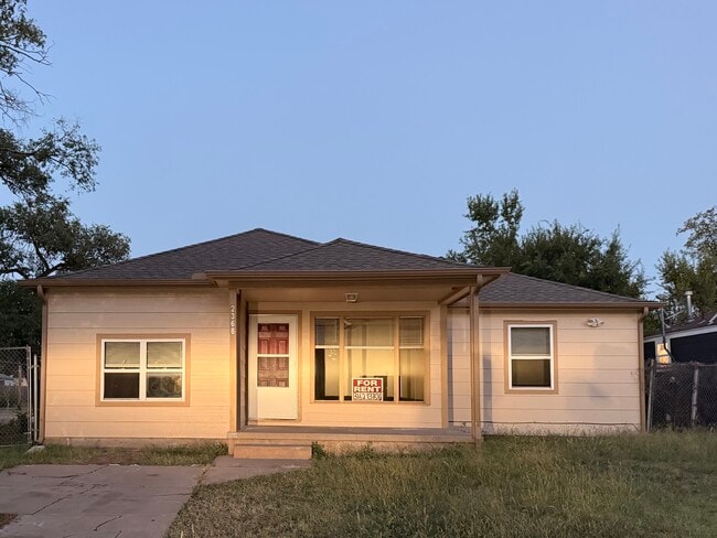 2368 N Erie Ave