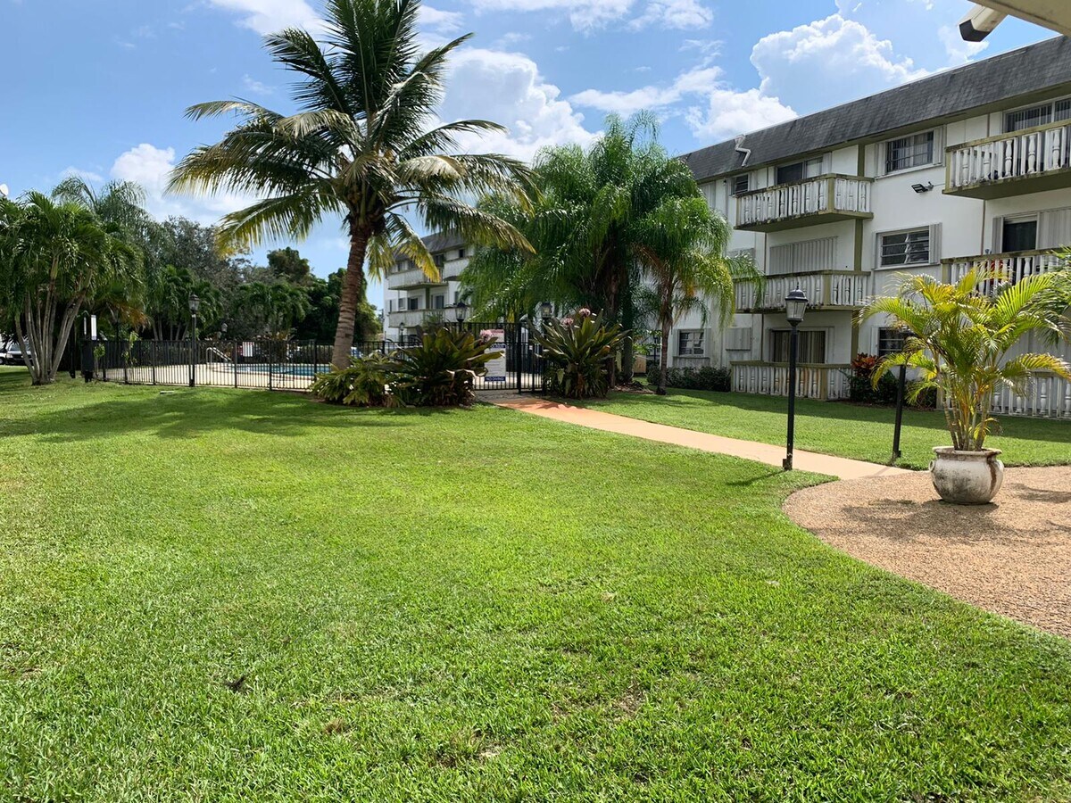 Photo - 15225 NE 6th Ave