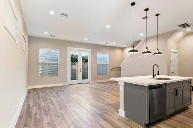 Photo - 5214 Pinemont Creek Ln