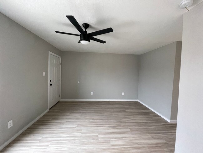 Photo - 1603 Benttree Dr Unit B