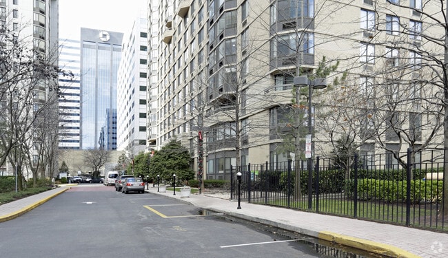 Waterside Square North