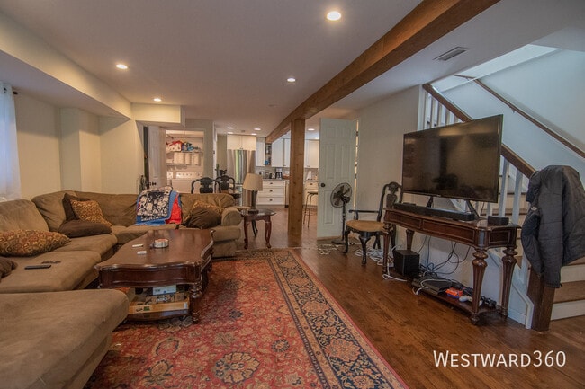 Photo - 1709 W Barry Ave