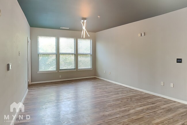 Photo - 898 Oak St SW Unit 1410