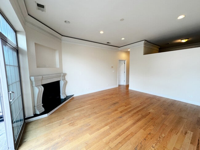 Photo - 4518 N Kedzie Ave