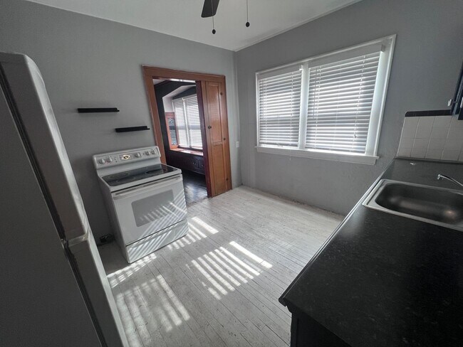 Photo - 2144 Waterbury Rd