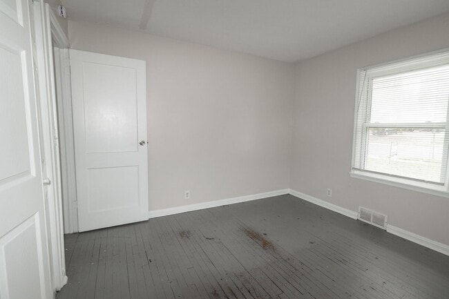 Photo - 4 Bed 2 Bath House on East Campus