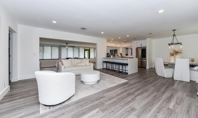 Photo - 700 SW 4th St